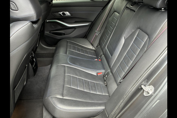 BMW 3 Serie Sedan 320i High Executive M Sport Pakket Automaat / Live Cockpit Professional / Leder / 19 Inch / Head-Up Display / Adaptive Cruise Control / Hifi / Shadow Line / M Sportremsysteem / Achteruitrijcamera