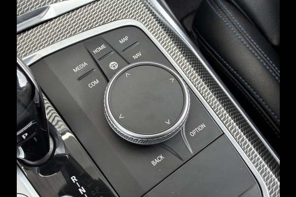 BMW 3 Serie Sedan 320i High Executive M Sport Pakket Automaat / Live Cockpit Professional / Leder / 19 Inch / Head-Up Display / Adaptive Cruise Control / Hifi / Shadow Line / M Sportremsysteem / Achteruitrijcamera