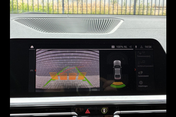 BMW 3 Serie Sedan 320i High Executive M Sport Pakket Automaat / Live Cockpit Professional / Leder / 19 Inch / Head-Up Display / Adaptive Cruise Control / Hifi / Shadow Line / M Sportremsysteem / Achteruitrijcamera