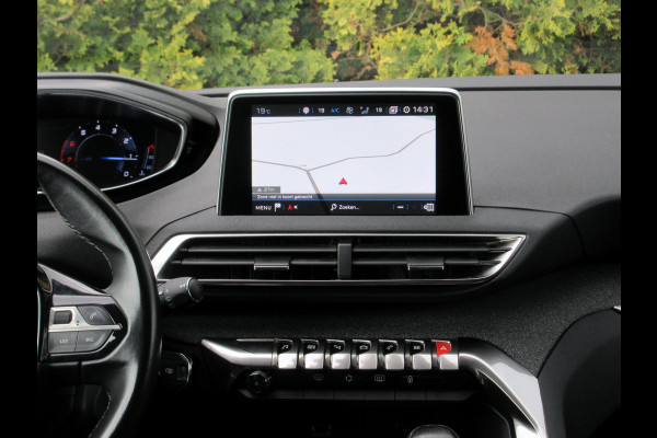 Peugeot 3008 1.2 PureTech Allure * Navi * Camera * Carplay *