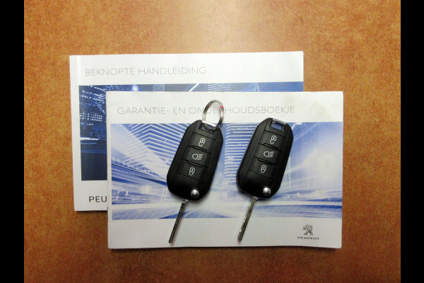 Peugeot 3008 1.2 PureTech Allure * Navi * Camera * Carplay *