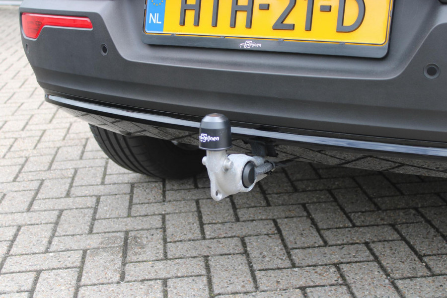 Volvo XC40 2.0 B4 197PK PLUS BLACK EDITION PANORAMISCH SCHUIF/KANTELDAK | LIGHTING PACK - MATRIX LED KOPLAMPEN MET REINIGINGSINSTALLATIE EN MISTLAMPEN | PREMIUM AUDIO BY HARMAN KARDON | APPLE CARPLAY/ANDROID AUTO | DRAADLOZE TELEFOONLADER | LICHTMETALEN VELGEN 20'' 5-SPAAKS BLACK EDITION | VISIUAL PARK ASSIST (360 GRADEN CAMERA) | PARKEERSENSOREN VOOR + ACHTER | BLIND SPOT INFORMATION SYSTEM (DODE HOEK BEWAKING) | INKLAPBARE TREKHAAK MET 2000KG TREKGEWICHT! | POWER SEATS - ELEKTRISCH VERSTELBARE VOORSTOELEN MET GEHEUGEN OP BESTUURDERSSTOEL | STOEL, STUUR EN VOORRUIT VERWARMING |
