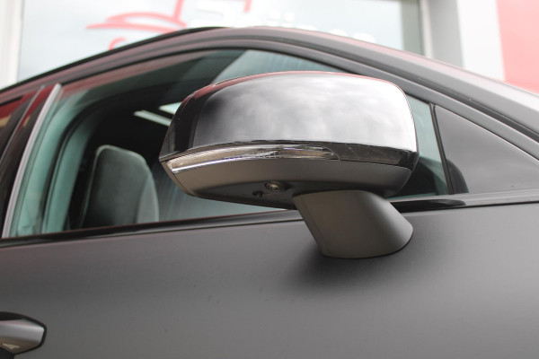 Volvo XC40 2.0 B4 197PK PLUS BLACK EDITION PANORAMISCH SCHUIF/KANTELDAK | LIGHTING PACK - MATRIX LED KOPLAMPEN MET REINIGINGSINSTALLATIE EN MISTLAMPEN | PREMIUM AUDIO BY HARMAN KARDON | APPLE CARPLAY/ANDROID AUTO | DRAADLOZE TELEFOONLADER | LICHTMETALEN VELGEN 20'' 5-SPAAKS BLACK EDITION | VISIUAL PARK ASSIST (360 GRADEN CAMERA) | PARKEERSENSOREN VOOR + ACHTER | BLIND SPOT INFORMATION SYSTEM (DODE HOEK BEWAKING) | INKLAPBARE TREKHAAK MET 2000KG TREKGEWICHT! | POWER SEATS - ELEKTRISCH VERSTELBARE VOORSTOELEN MET GEHEUGEN OP BESTUURDERSSTOEL | STOEL, STUUR EN VOORRUIT VERWARMING |