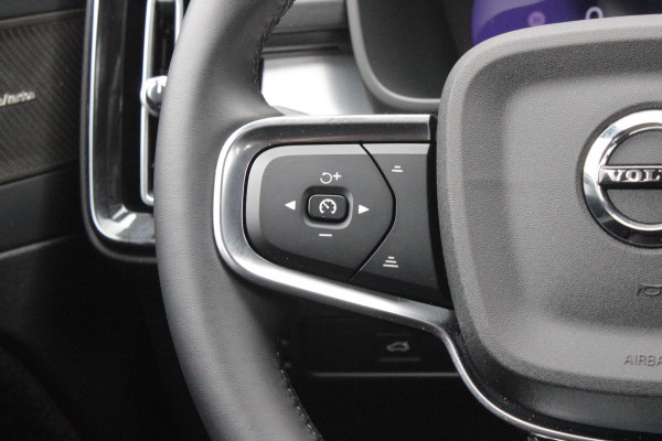 Volvo XC40 2.0 B4 197PK PLUS BLACK EDITION PANORAMISCH SCHUIF/KANTELDAK | LIGHTING PACK - MATRIX LED KOPLAMPEN MET REINIGINGSINSTALLATIE EN MISTLAMPEN | PREMIUM AUDIO BY HARMAN KARDON | APPLE CARPLAY/ANDROID AUTO | DRAADLOZE TELEFOONLADER | LICHTMETALEN VELGEN 20'' 5-SPAAKS BLACK EDITION | VISIUAL PARK ASSIST (360 GRADEN CAMERA) | PARKEERSENSOREN VOOR + ACHTER | BLIND SPOT INFORMATION SYSTEM (DODE HOEK BEWAKING) | INKLAPBARE TREKHAAK MET 2000KG TREKGEWICHT! | POWER SEATS - ELEKTRISCH VERSTELBARE VOORSTOELEN MET GEHEUGEN OP BESTUURDERSSTOEL | STOEL, STUUR EN VOORRUIT VERWARMING |