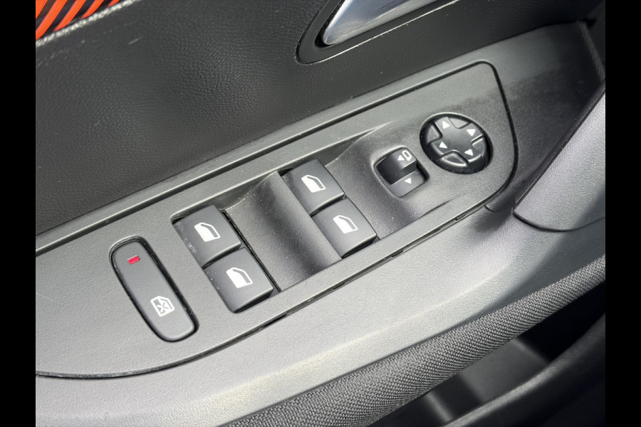 Peugeot 2008 1.2 PureTech Active 1e Eigenaar,360°Camera,Carplay,Dealer Onderhouden,102pk,Pdc,Lm velgen,6 Bak,N.A.P,Apk tot 08-2028