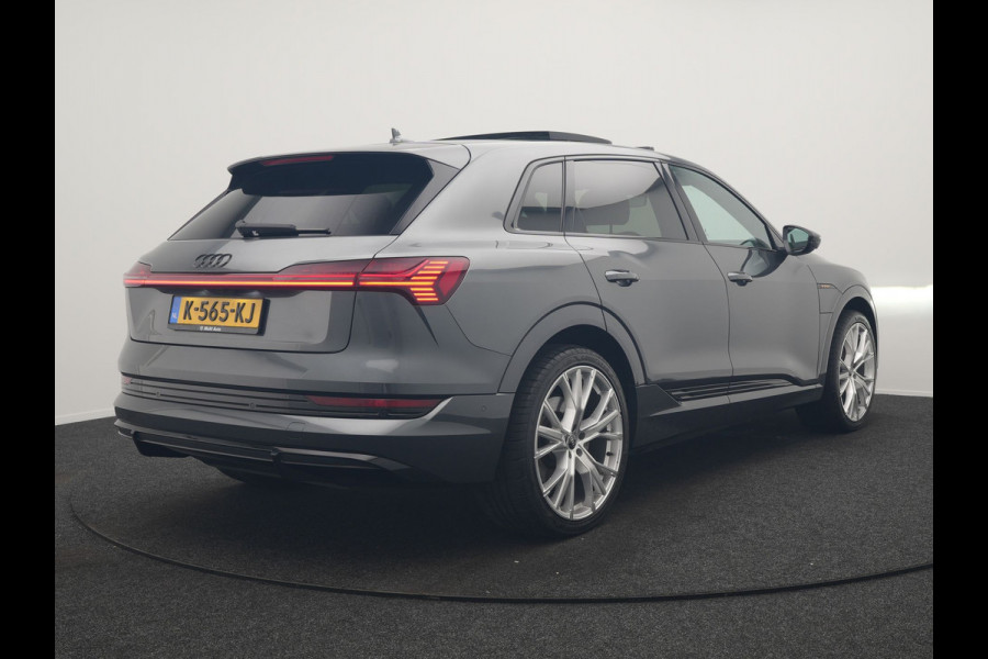 Audi e-tron 55 Quattro 2x S Line 95 kWh 408pk | Panodak | Luchtvering | Adaptive Cruise | 360 Camera | Matrix LED | Alcantara Sportstoelen Memory & Verwarmd | Apple Carplay | 22"L.M | Navigatie | DAB |