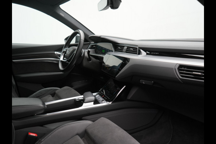Audi e-tron 55 Quattro 2x S Line 95 kWh 408pk | Panodak | Luchtvering | Adaptive Cruise | 360 Camera | Matrix LED | Alcantara Sportstoelen Memory & Verwarmd | Apple Carplay | 22"L.M | Navigatie | DAB |