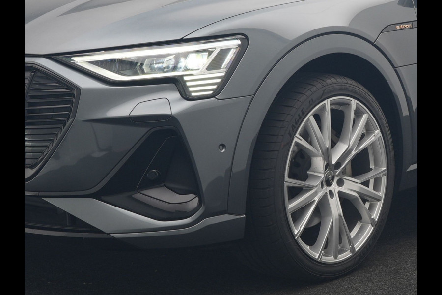 Audi e-tron 55 Quattro 2x S Line 95 kWh 408pk | Panodak | Luchtvering | Adaptive Cruise | 360 Camera | Matrix LED | Alcantara Sportstoelen Memory & Verwarmd | Apple Carplay | 22"L.M | Navigatie | DAB |