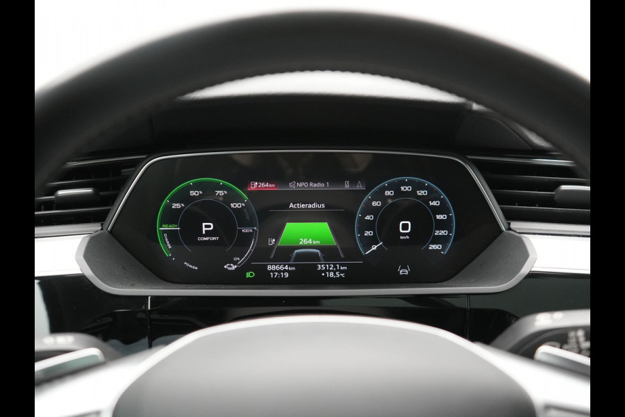 Audi e-tron 55 Quattro 2x S Line 95 kWh 408pk | Panodak | Luchtvering | Adaptive Cruise | 360 Camera | Matrix LED | Alcantara Sportstoelen Memory & Verwarmd | Apple Carplay | 22"L.M | Navigatie | DAB |