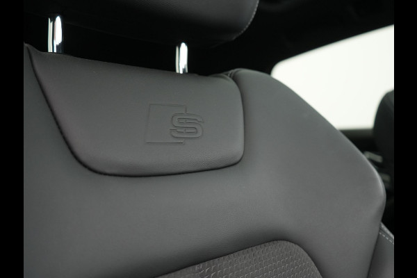 Audi e-tron 55 Quattro 2x S Line 95 kWh 408pk | Panodak | Luchtvering | Adaptive Cruise | 360 Camera | Matrix LED | Alcantara Sportstoelen Memory & Verwarmd | Apple Carplay | 22"L.M | Navigatie | DAB |
