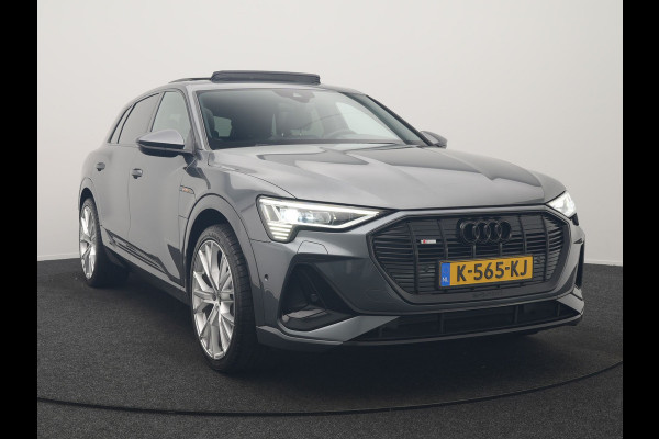 Audi e-tron 55 Quattro 2x S Line 95 kWh 408pk | Panodak | Luchtvering | Adaptive Cruise | 360 Camera | Matrix LED | Alcantara Sportstoelen Memory & Verwarmd | Apple Carplay | 22"L.M | Navigatie | DAB |