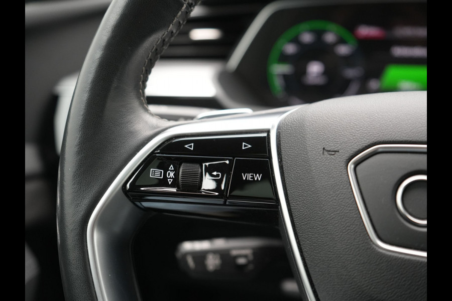 Audi e-tron 55 Quattro 2x S Line 95 kWh 408pk | Panodak | Luchtvering | Adaptive Cruise | 360 Camera | Matrix LED | Alcantara Sportstoelen Memory & Verwarmd | Apple Carplay | 22"L.M | Navigatie | DAB |