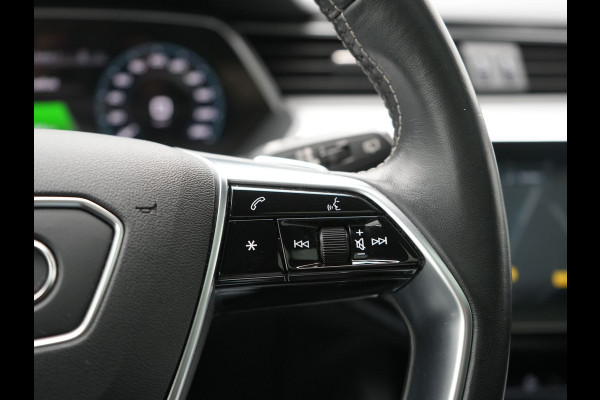 Audi e-tron 55 Quattro 2x S Line 95 kWh 408pk | Panodak | Luchtvering | Adaptive Cruise | 360 Camera | Matrix LED | Alcantara Sportstoelen Memory & Verwarmd | Apple Carplay | 22"L.M | Navigatie | DAB |