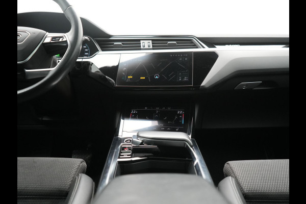 Audi e-tron 55 Quattro 2x S Line 95 kWh 408pk | Panodak | Luchtvering | Adaptive Cruise | 360 Camera | Matrix LED | Alcantara Sportstoelen Memory & Verwarmd | Apple Carplay | 22"L.M | Navigatie | DAB |