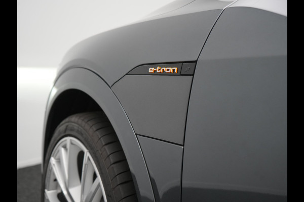 Audi e-tron 55 Quattro 2x S Line 95 kWh 408pk | Panodak | Luchtvering | Adaptive Cruise | 360 Camera | Matrix LED | Alcantara Sportstoelen Memory & Verwarmd | Apple Carplay | 22"L.M | Navigatie | DAB |