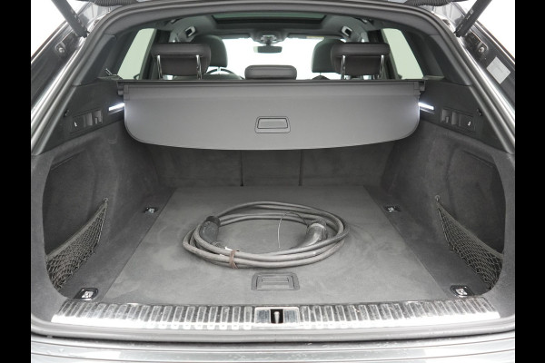 Audi e-tron 55 Quattro 2x S Line 95 kWh 408pk | Panodak | Luchtvering | Adaptive Cruise | 360 Camera | Matrix LED | Alcantara Sportstoelen Memory & Verwarmd | Apple Carplay | 22"L.M | Navigatie | DAB |