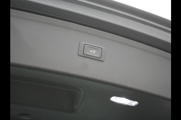 Audi Q5 50 TFSI e Pro Line PHEV 300pk Dealer O.H. | Trekhaak Af Fabriek | Camera | Voorstoelen Verwarmd | Sfeerverlichting | Virtual Cockpit | Navigatie | Cruise Control | DAB | 19"L.M | Plug In Hybrid |