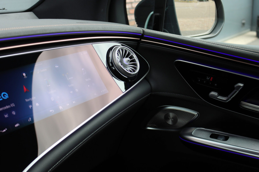 Mercedes-Benz EQE SUV 350 4MATIC AMG Line 91 kWh | Hyperscreen | Luchtvering | Achterasbesturing | Distronic+ | Burmester | HUD | Verwarmd Stuurwiel | Trekhaak | Digital Light |