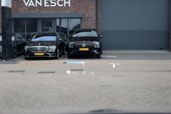 Mercedes-Benz EQE SUV 350 4MATIC AMG Line 91 kWh | Hyperscreen | Luchtvering | Achterasbesturing | Distronic+ | Burmester | HUD | Verwarmd Stuurwiel | Trekhaak | Digital Light |