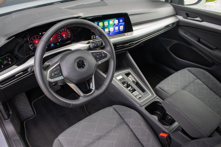 Volkswagen Golf 1.0 eTSI Life Harman Kardon Stoelverwarming ACC Sfeerverlichting
