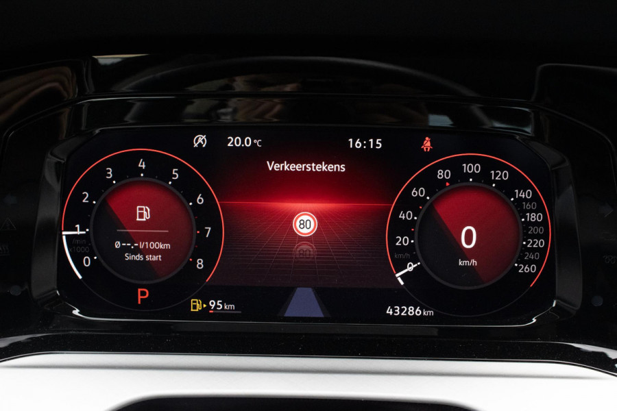 Volkswagen Golf 1.0 eTSI Life Harman Kardon Stoelverwarming ACC Sfeerverlichting