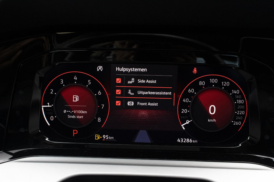 Volkswagen Golf 1.0 eTSI Life Harman Kardon Stoelverwarming ACC Sfeerverlichting