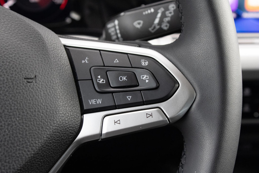 Volkswagen Golf 1.0 eTSI Life Harman Kardon Stoelverwarming ACC Sfeerverlichting