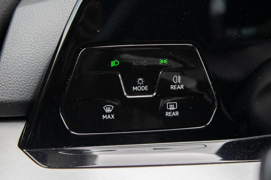 Volkswagen Golf 1.0 eTSI Life Harman Kardon Stoelverwarming ACC Sfeerverlichting