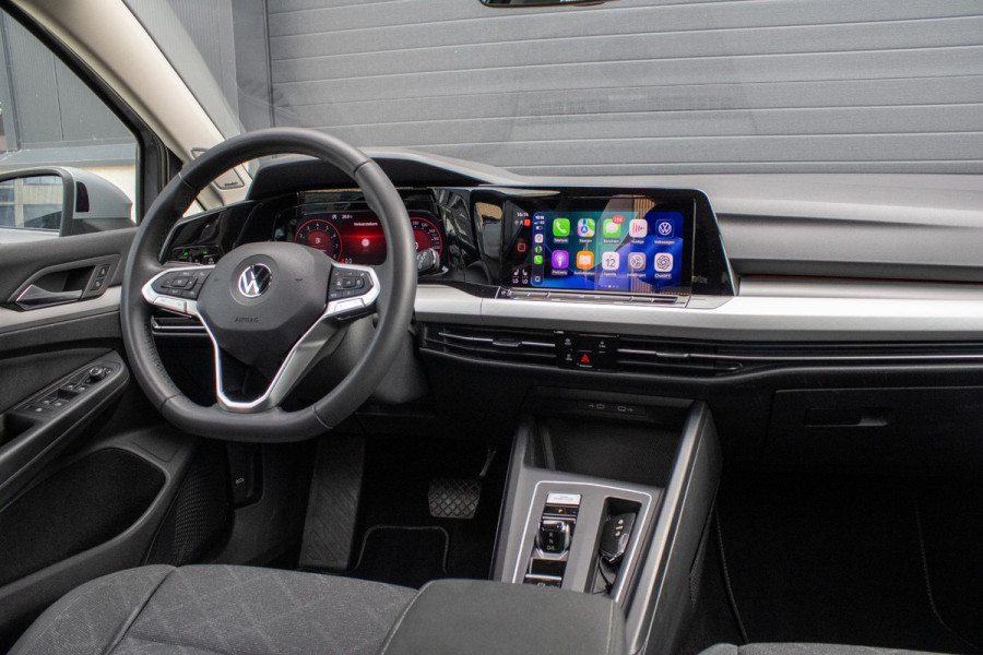 Volkswagen Golf 1.0 eTSI Life Harman Kardon Stoelverwarming ACC Sfeerverlichting