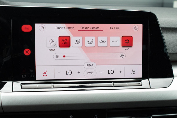 Volkswagen Golf 1.0 eTSI Life Harman Kardon Stoelverwarming ACC Sfeerverlichting