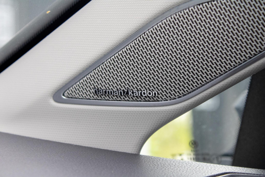 Volkswagen Golf 1.0 eTSI Life Harman Kardon Stoelverwarming ACC Sfeerverlichting