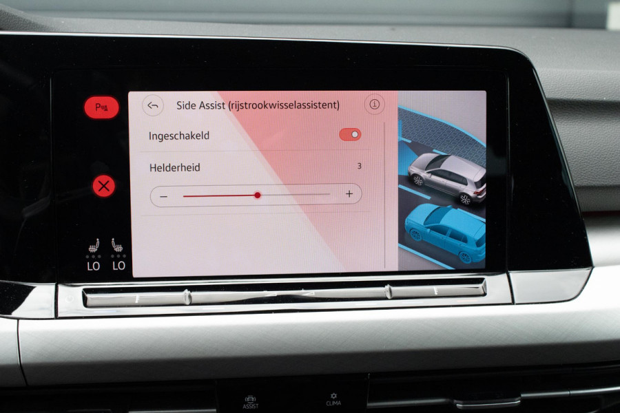 Volkswagen Golf 1.0 eTSI Life Harman Kardon Stoelverwarming ACC Sfeerverlichting