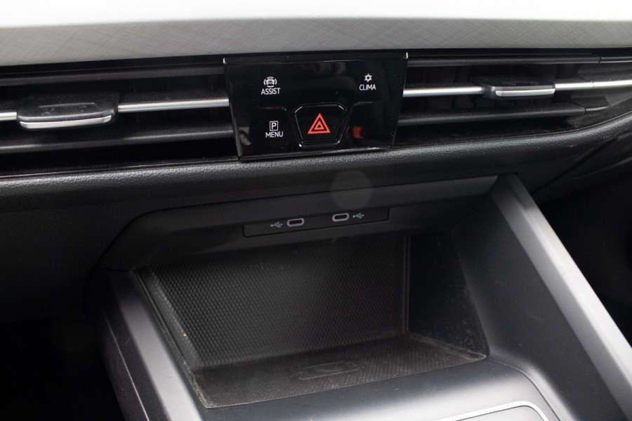 Volkswagen Golf 1.0 eTSI Life Harman Kardon Stoelverwarming ACC Sfeerverlichting