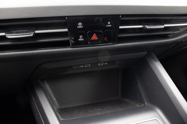 Volkswagen Golf 1.0 eTSI Life Harman Kardon Stoelverwarming ACC Sfeerverlichting