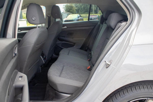 Volkswagen Golf 1.0 eTSI Life Harman Kardon Stoelverwarming ACC Sfeerverlichting