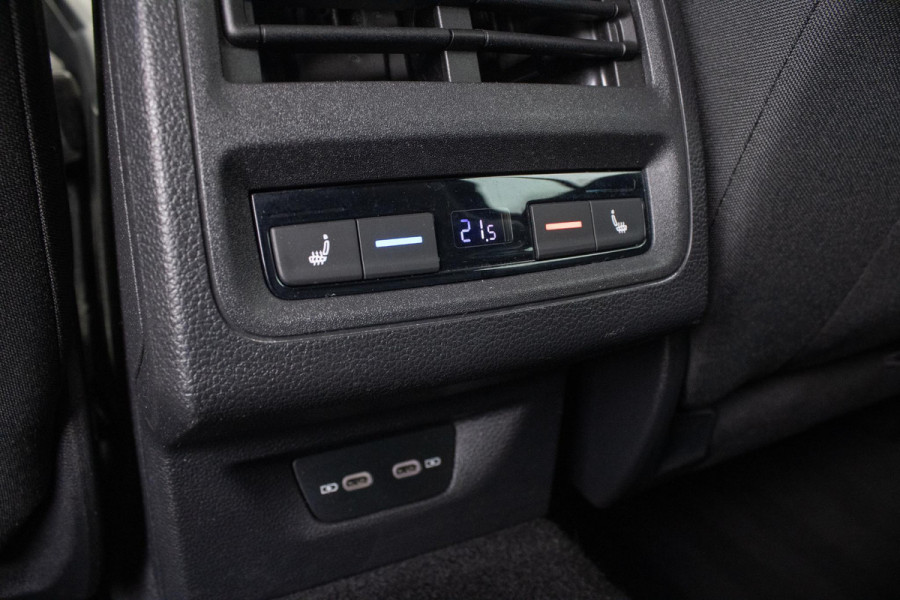 Volkswagen Golf 1.0 eTSI Life Harman Kardon Stoelverwarming ACC Sfeerverlichting