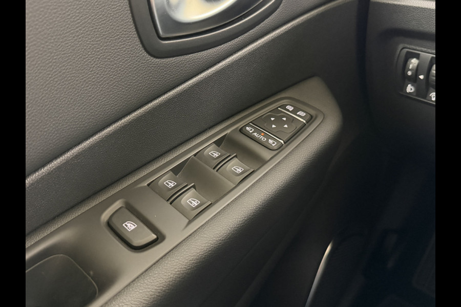 Renault Captur 0.9 TCe Intens | Navi | 17 " | PDC | Stoelverwarming | Led | Bluetooth | Clima | Keurig netjes onderhouden.