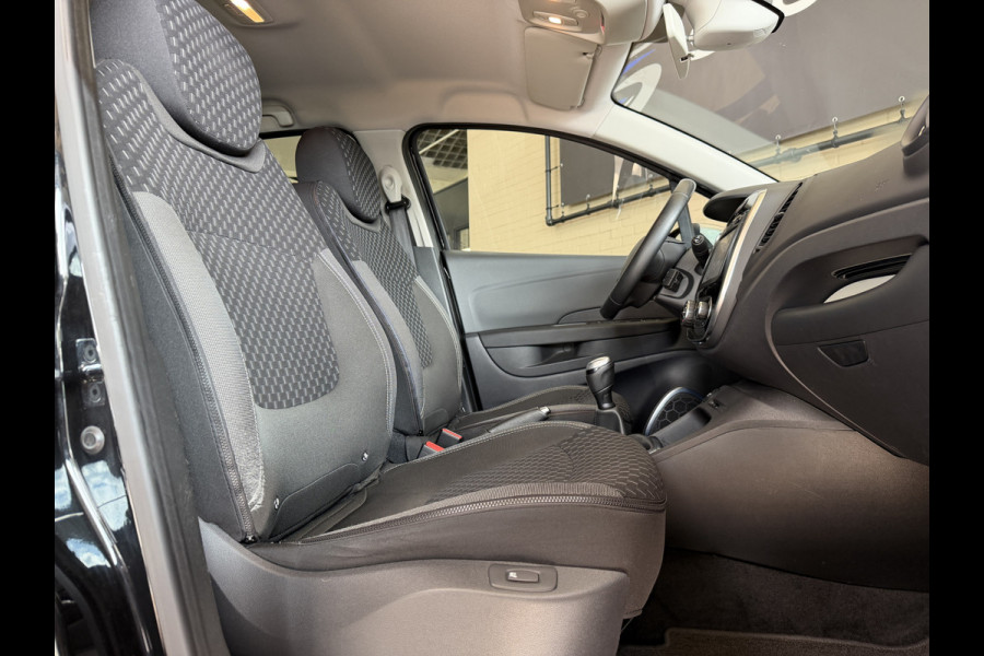 Renault Captur 0.9 TCe Intens | Navi | 17 " | PDC | Stoelverwarming | Led | Bluetooth | Clima | Keurig netjes onderhouden.