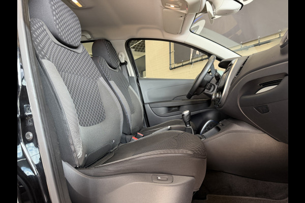 Renault Captur 0.9 TCe Intens | Navi | 17 " | PDC | Stoelverwarming | Led | Bluetooth | Clima | Keurig netjes onderhouden.