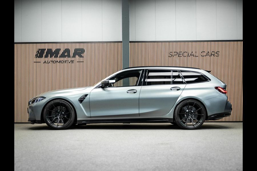 BMW 3 Serie Touring M3 xDrive Competition | Frozen Pure Grey II | WheelForce Velgen | Head-Up Display | Harman Kardon |