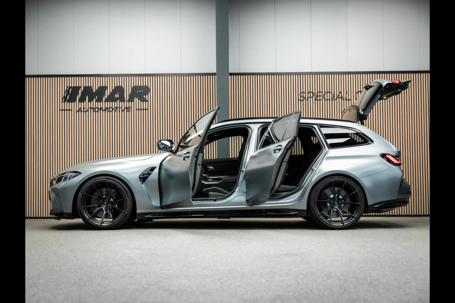 BMW 3 Serie Touring M3 xDrive Competition | Frozen Pure Grey II | WheelForce Velgen | Head-Up Display | Harman Kardon |