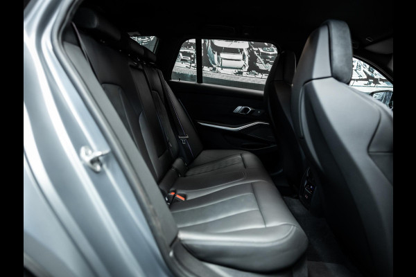 BMW 3 Serie Touring M3 xDrive Competition | Frozen Pure Grey II | WheelForce Velgen | Head-Up Display | Harman Kardon |
