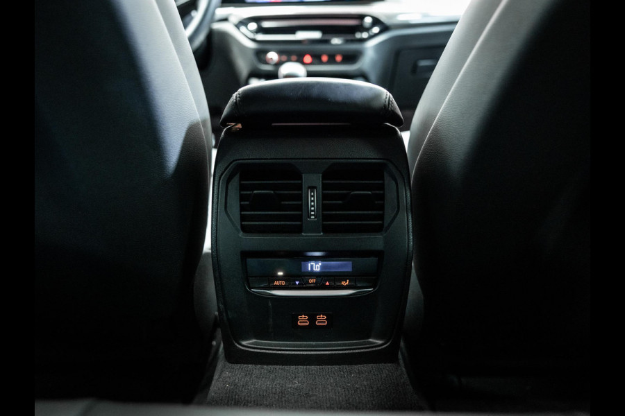 BMW 3 Serie Touring M3 xDrive Competition | Frozen Pure Grey II | WheelForce Velgen | Head-Up Display | Harman Kardon |
