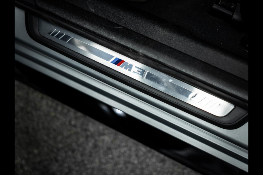 BMW 3 Serie Touring M3 xDrive Competition | Frozen Pure Grey II | WheelForce Velgen | Head-Up Display | Harman Kardon |