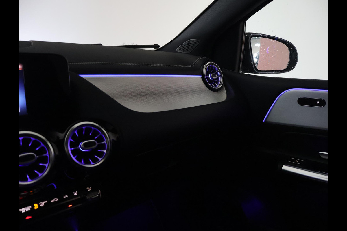 Mercedes-Benz B-Klasse 250e 218 PK AMG NIGHT + SFEERVERLICHTING | CAMERA | 18 INCH | STOELVERWARMING