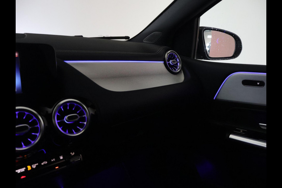 Mercedes-Benz B-Klasse 250e 218 PK AMG NIGHT + SFEERVERLICHTING | CAMERA | 18 INCH | STOELVERWARMING