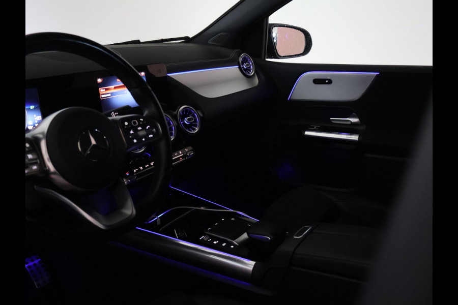 Mercedes-Benz B-Klasse 250e 218 PK AMG NIGHT + SFEERVERLICHTING | CAMERA | 18 INCH | STOELVERWARMING