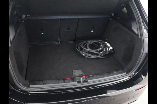 Mercedes-Benz B-Klasse 250e 218 PK AMG NIGHT + SFEERVERLICHTING | CAMERA | 18 INCH | STOELVERWARMING
