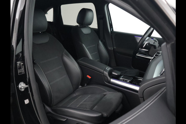 Mercedes-Benz B-Klasse 250e 218 PK AMG NIGHT + SFEERVERLICHTING | CAMERA | 18 INCH | STOELVERWARMING