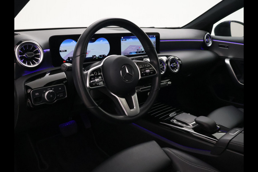 Mercedes-Benz A-Klasse 180 AUT. + PANORAMA SCHUIFDAK | SFEERVERLICHTING | MBUX WIDESCREEN | CAMERA